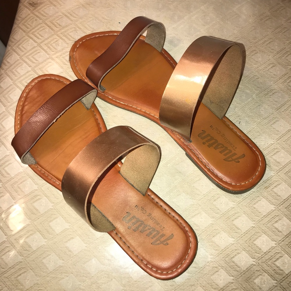 Cute sandals / flats
